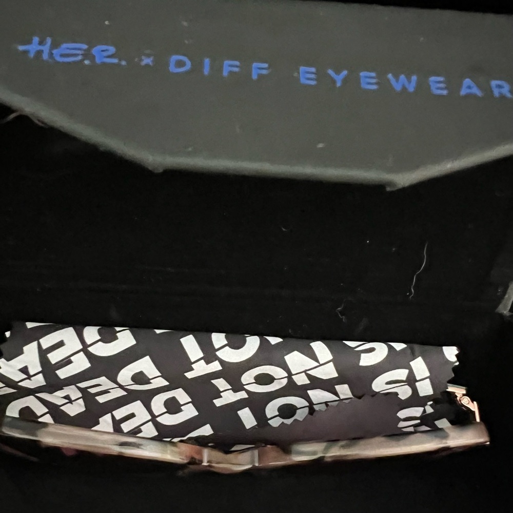 Her Diff Eyewear